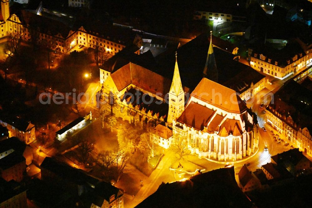 Augsburg at night from the bird perspective: Night lighting church building of the cathedral Der Hohe Dom zu Augsburg in the old town in Augsburg in the state Bavaria, Germany