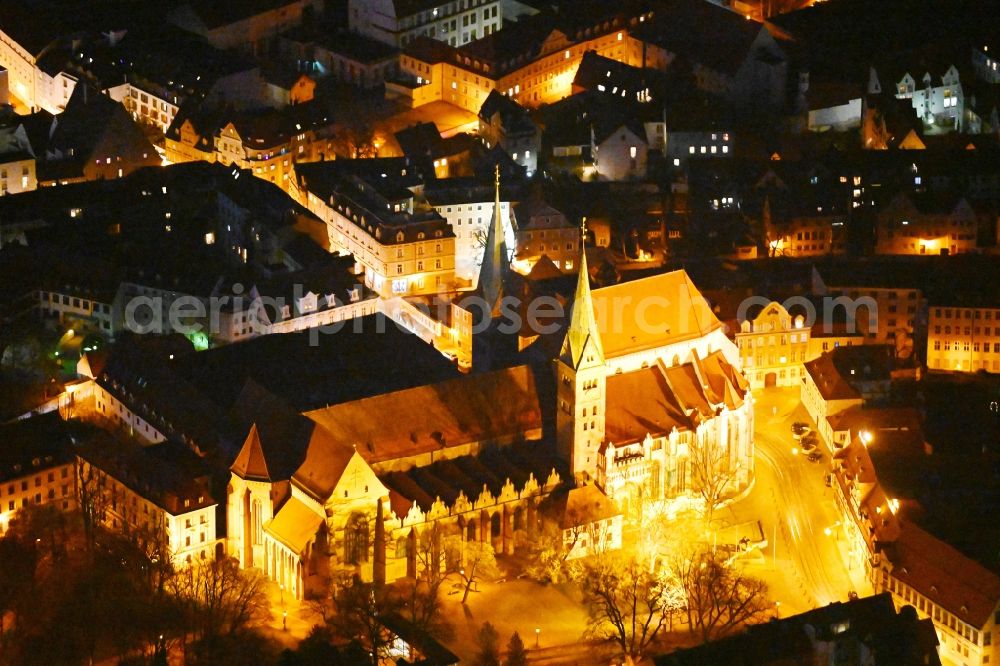 Augsburg at night from the bird perspective: Night lighting church building of the cathedral Der Hohe Dom zu Augsburg in the old town in Augsburg in the state Bavaria, Germany
