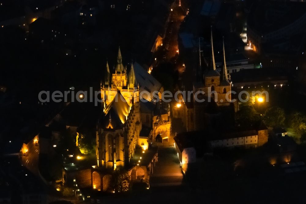 Aerial photograph at night Erfurt - Night lighting church building of the cathedral of of Erfurter Dom in the district Altstadt in Erfurt in the state Thuringia, Germany