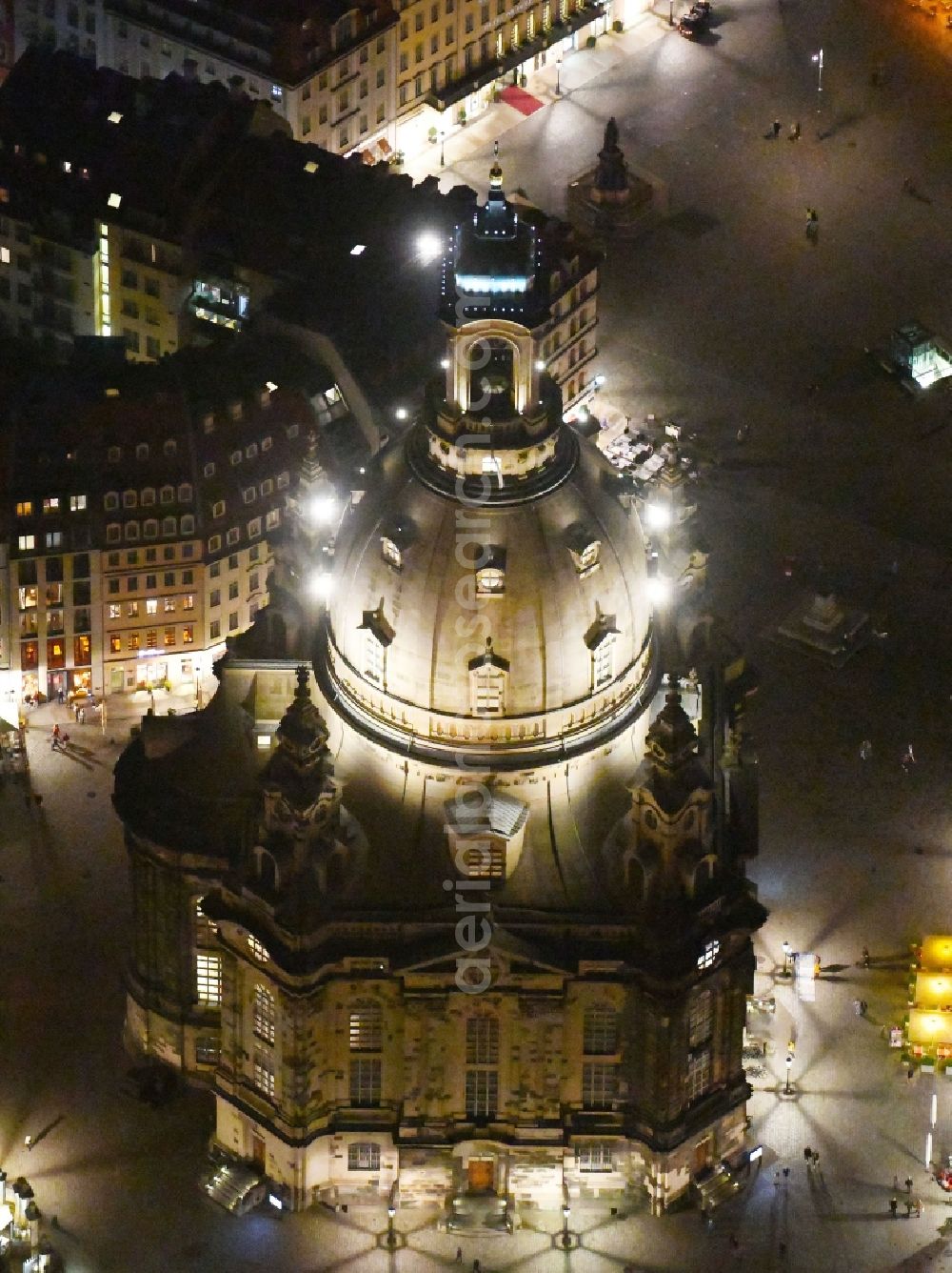 Dresden at night from the bird perspective: Night lighting church building in Frauenkirche Dresden on Neumarkt Old Town- center of downtown in the district Altstadt in Dresden in the state Saxony, Germany