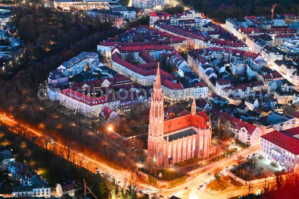 München at night from the bird perspective: Night lighting church building Heilig-Kreuz-Kirche on street Gietlstrasse in the district Giesing in Munich in the state Bavaria, Germany