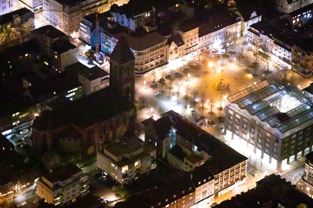 Aerial photograph at night Oberhausen - Night lighting church building Katholische Kirche on Altmarkt and Jobcenter Oberhausen on Marktstrasse in Oberhausen in the state North Rhine-Westphalia, Germany
