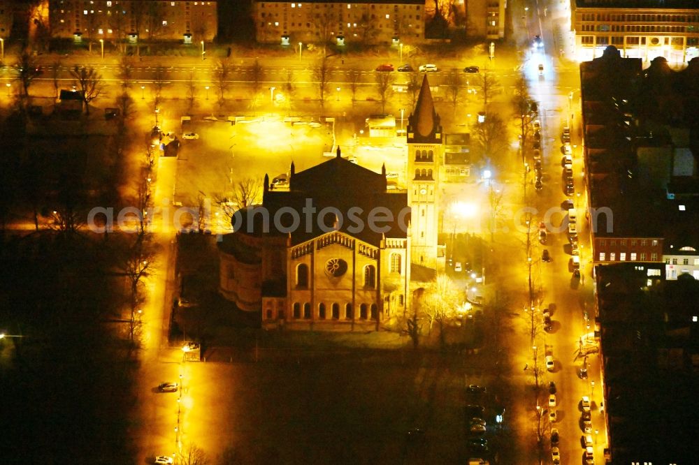 Potsdam at night from the bird perspective: Night lighting Church building in Propsteikirche Sankt Peter and Paul Am Bassinplatz Old Town- center of downtown in the district Innenstadt in Potsdam in the state Brandenburg, Germany