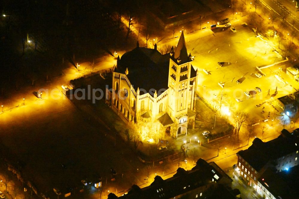 Potsdam at night from the bird perspective: Night lighting Church building in Propsteikirche Sankt Peter and Paul Am Bassinplatz Old Town- center of downtown in the district Innenstadt in Potsdam in the state Brandenburg, Germany