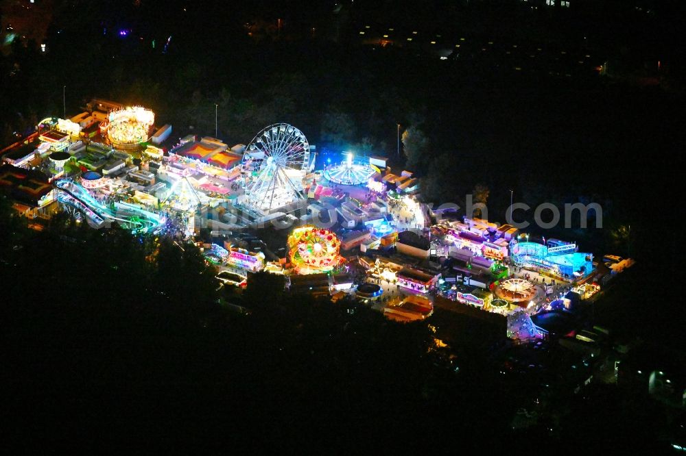 Leipzig at night from the bird perspective: Night lighting fair - event location at festival Leipziger Kleinmesse on street cottaweg in the district Altlindenau in Leipzig in the state Saxony, Germany