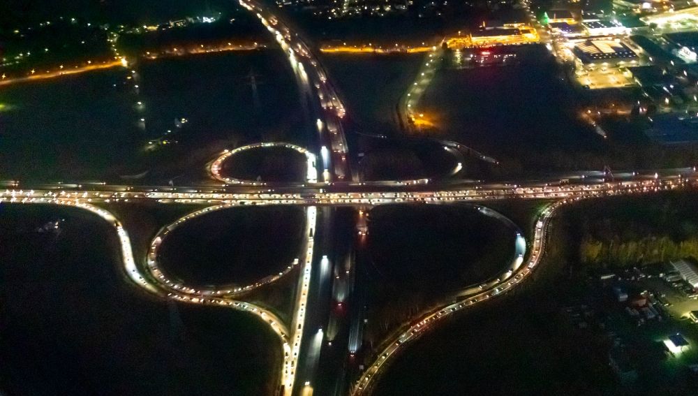 Aerial photograph at night Dortmund - Night lighting traffic flow at the intersection- motorway A40 - 45 Kreuz Dortmund-West in form of cloverleaf in the district Oespel in Dortmund in the state North Rhine-Westphalia, Germany