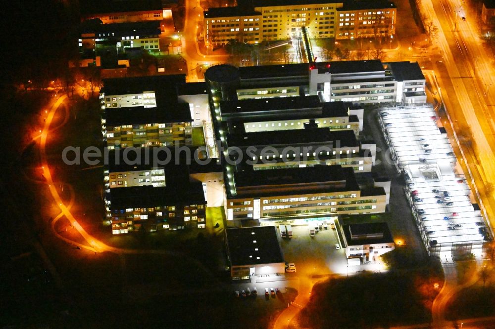 Aerial image at night Erfurt - Night lighting hospital grounds of the Clinic Helios Klinikum Erfurt in the district Andreasvorstadt in Erfurt in the state Thuringia, Germany