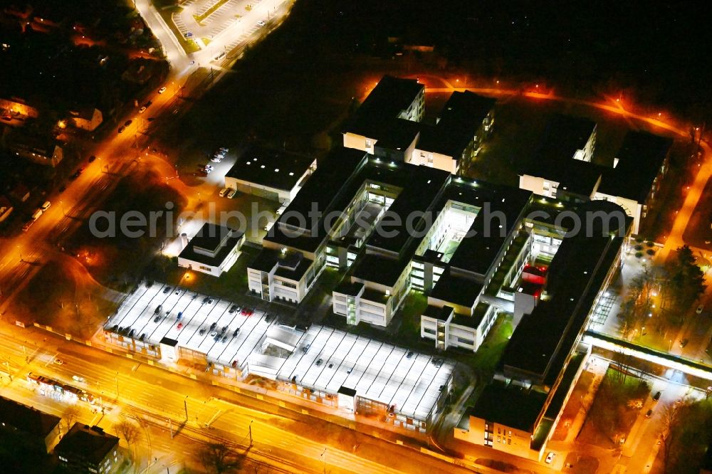 Aerial photograph at night Erfurt - Night lighting hospital grounds of the Clinic Helios Klinikum Erfurt in the district Andreasvorstadt in Erfurt in the state Thuringia, Germany