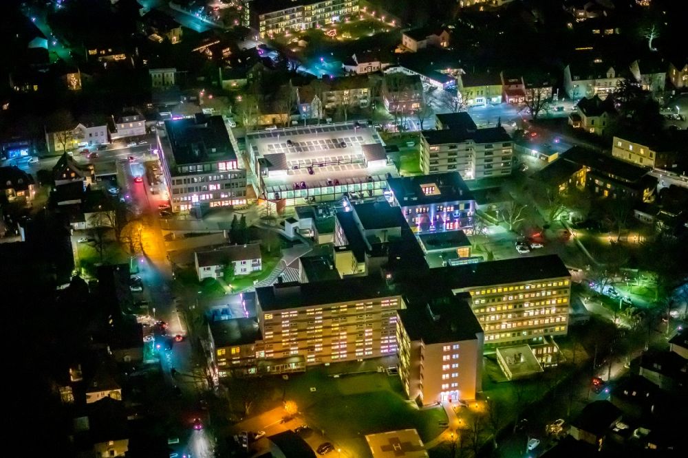 Aerial photograph at night Unna - Night lighting hospital grounds of the Clinic Evangelisches Krankenhaus in Unna in the state North Rhine-Westphalia, Germany