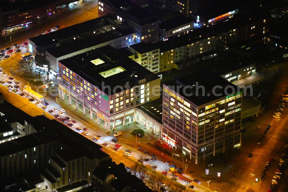 Aerial photograph at night Hamburg - Night lighting hospital grounds of the Clinic HELIOS ENDO-Klinik on Holstenstrasse in the district Altona-Altstadt in Hamburg, Germany