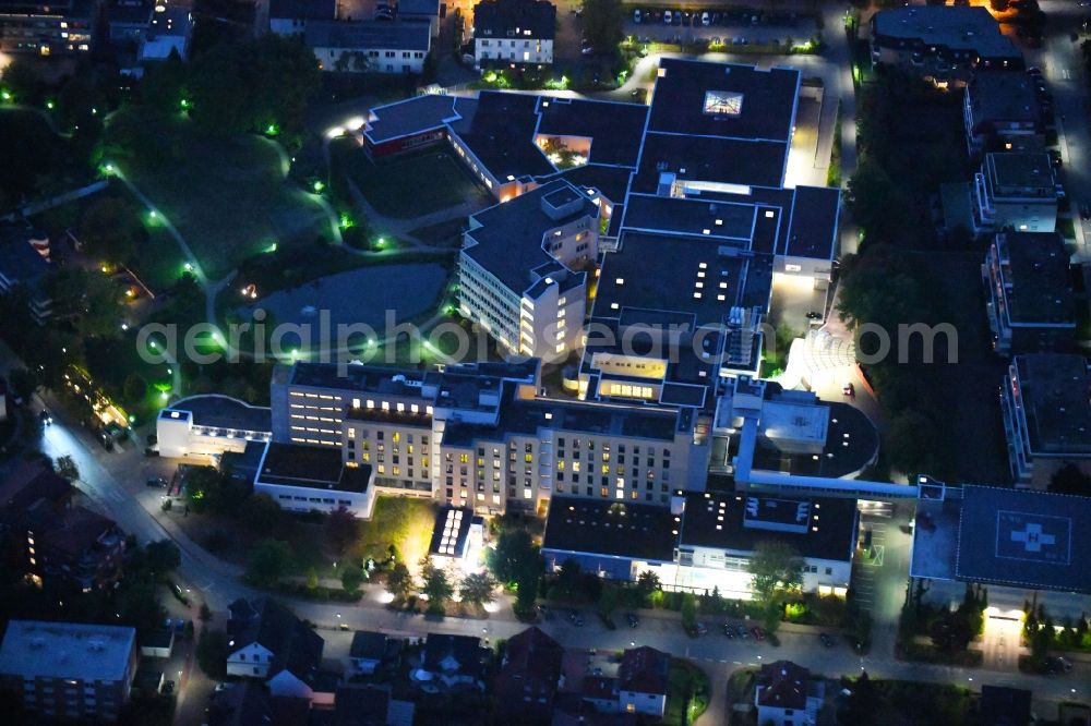 Aerial photograph at night Bad Rothenfelde - Night lighting Hospital grounds of the Clinic Schuechtermann-Klinik on Ulmenallee in Bad Rothenfelde in the state Lower Saxony, Germany