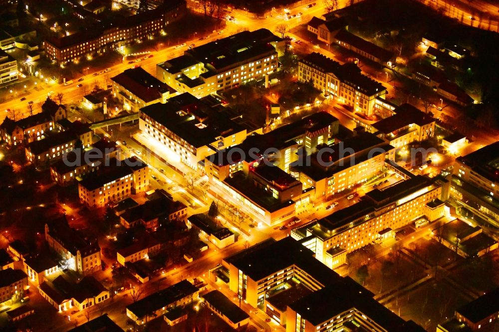 Aerial image at night Dresden - Night lighting night lighting hospital grounds of the Clinic Universitaetsklinikum Carl Gustav Carus in the district Johannstadt in Dresden in the state Saxony, Germany