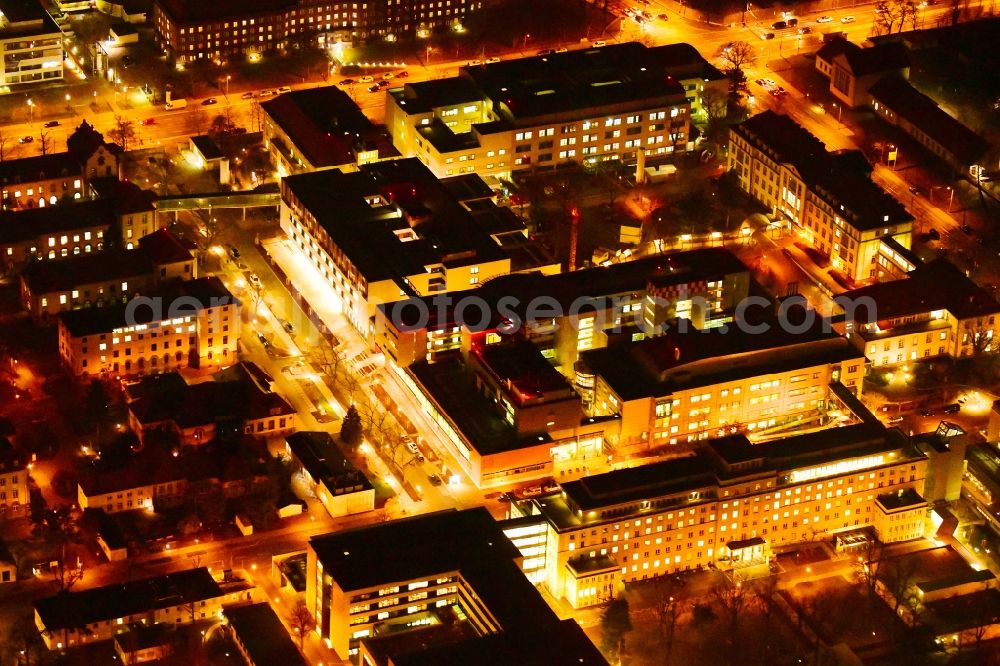 Dresden at night from above - Night lighting night lighting hospital grounds of the Clinic Universitaetsklinikum Carl Gustav Carus in the district Johannstadt in Dresden in the state Saxony, Germany