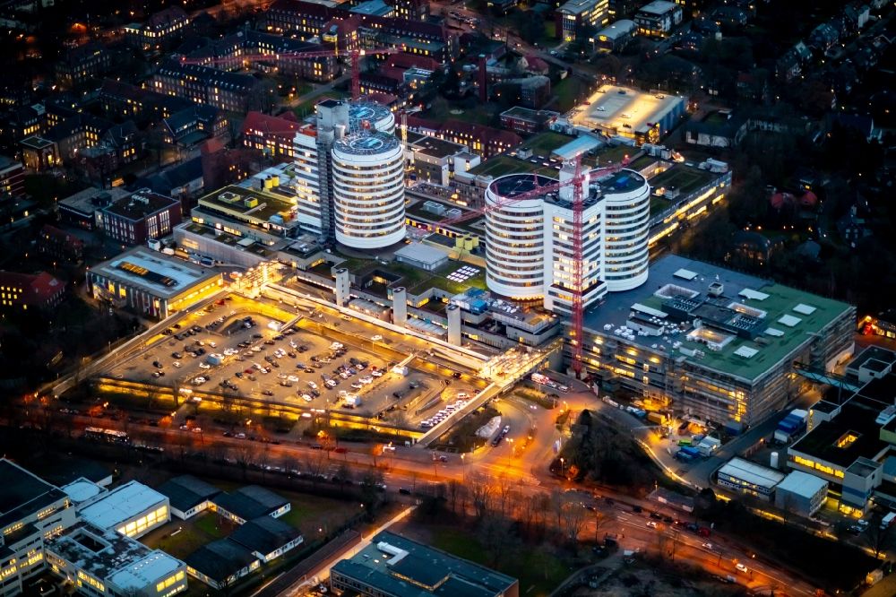 Aerial image at night Münster - Night lighting Hospital grounds of the Clinic Universitaetsklinikum Muenster on Albert-Schweitzer-Campus in Muenster in the state North Rhine-Westphalia, Germany