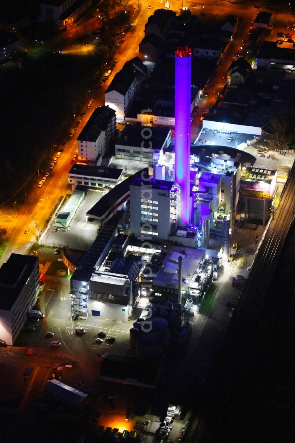 Aerial image at night Ludwigshafen am Rhein - Night lighting power plants and exhaust towers of Waste incineration plant station GML a?? Gemeinschafts-Muellheizkraftwerk in the district Friesenheim in Ludwigshafen am Rhein in the state Rhineland-Palatinate, Germany