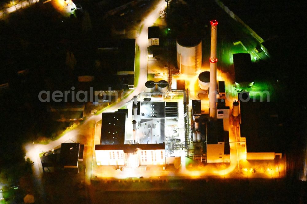 Aerial photograph at night Dessau - Night lighting power plants and exhaust towers of thermal power station in Dessau in the state Saxony-Anhalt, Germany