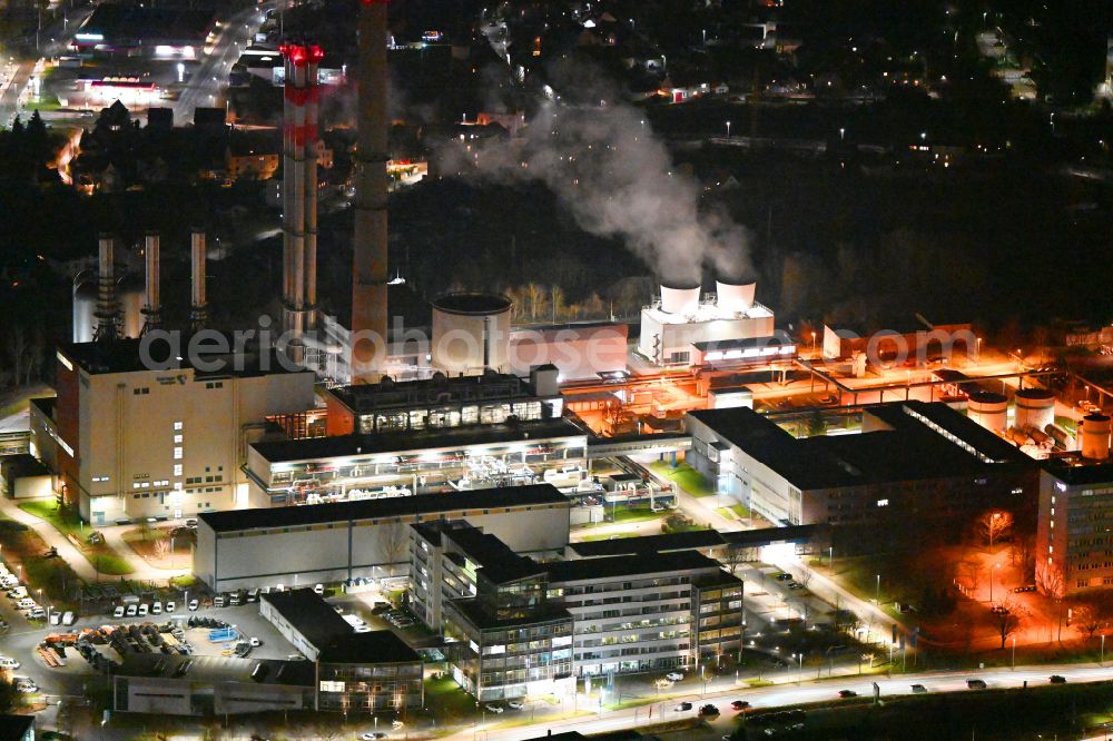 Jena at night from the bird perspective: Night lighting power plants and exhaust towers of thermal power station Am Kraftwerk in the district Winzerla in Jena in the state Thuringia, Germany