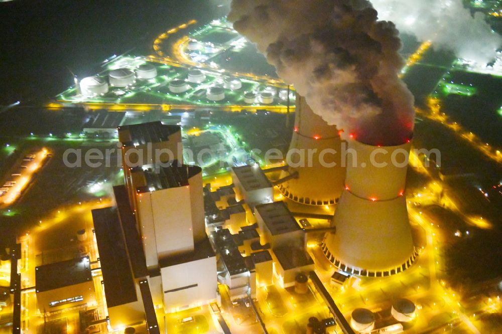 Lippendorf at night from the bird perspective: Night lighting power plants and exhaust towers of thermal power station of LEAG Lausitz Energie Kraftwerke AG in Lippendorf in the state Saxony, Germany