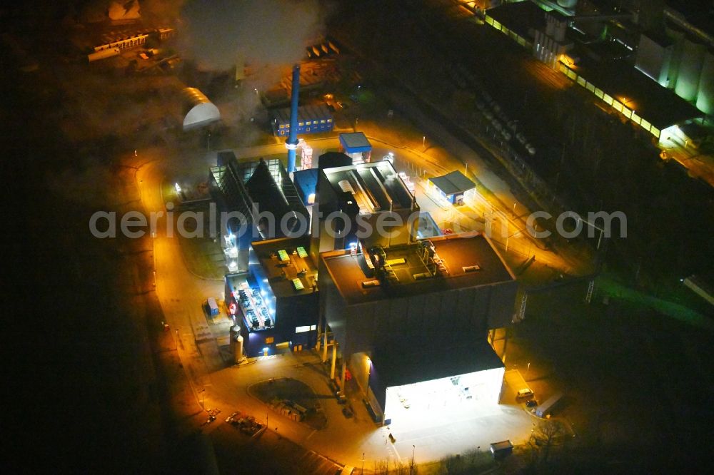 Aerial image at night Rüdersdorf - Night lighting Power plants and exhaust towers of Waste incineration plant station IKW Ruedersdorf on Siedlerweg in Ruedersdorf in the state Brandenburg, Germany