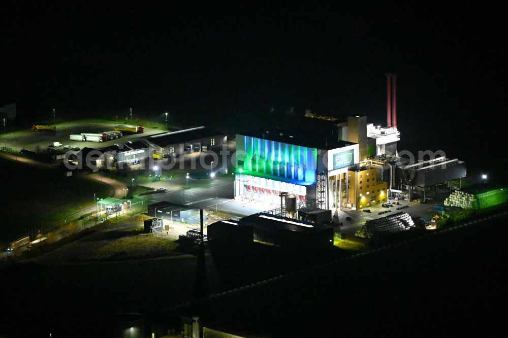 Lützen at night from the bird perspective: Night lighting power plants and exhaust towers of Waste incineration plant station Prezero Energy Zorbau in Zorbau in the state Saxony-Anhalt, Germany