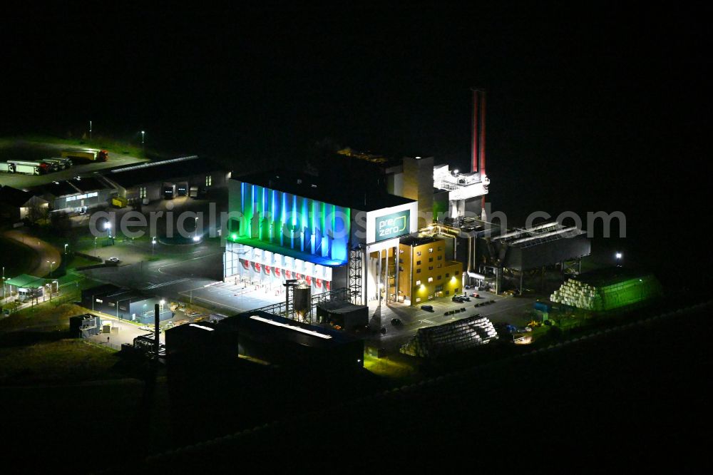 Aerial photograph at night Lützen - Night lighting power plants and exhaust towers of Waste incineration plant station Prezero Energy Zorbau in Zorbau in the state Saxony-Anhalt, Germany