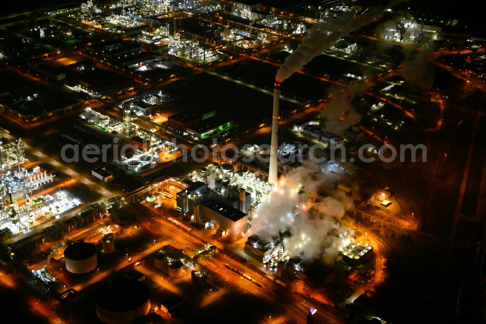 Leuna at night from above - Night lighting power plants and exhaust towers of thermal power station of STEAG-Raffinerie-Kraftwerk Sachsen-Anhalt GmbH in the district Spergau in Leuna in the state Saxony-Anhalt, Germany
