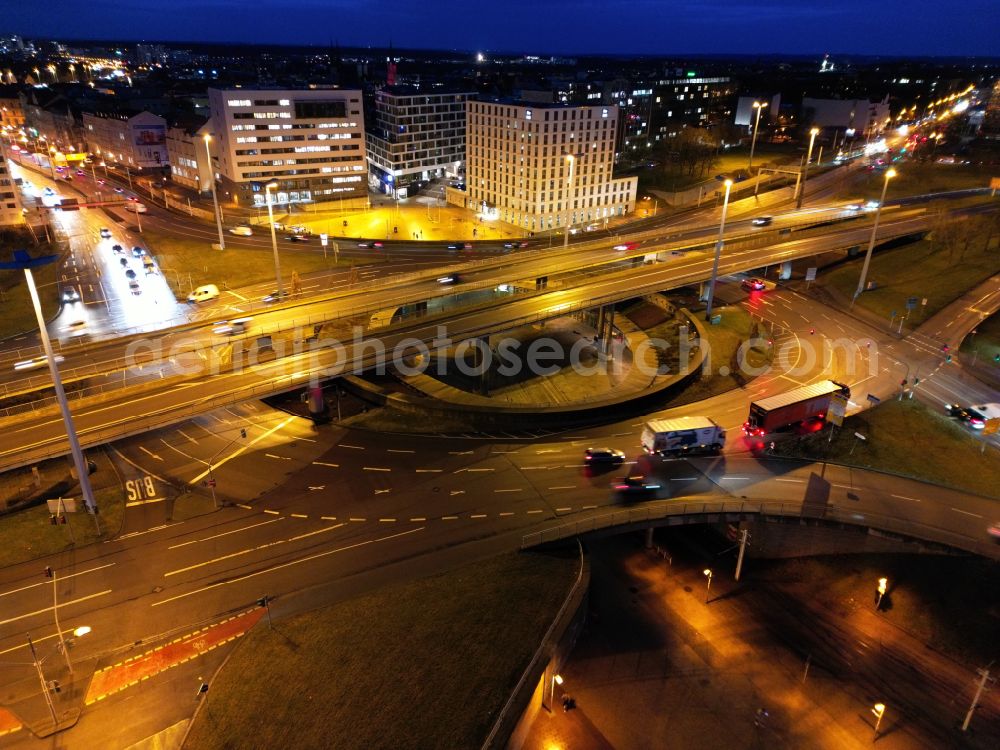 Halle (Saale) at night from the bird perspective: Night lighting traffic management of the roundabout road of Franckestrasse in Halle (Saale) in the state Saxony-Anhalt, Germany