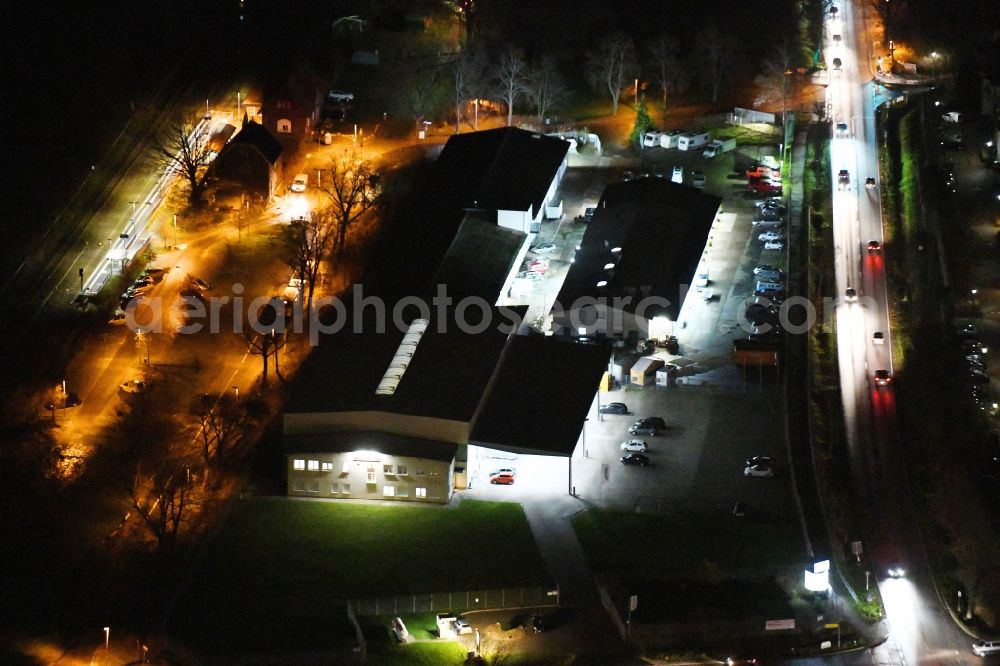 Aerial photograph at night Ahrensfelde - Night lighting warehouse complex-building in the industrial area of Bofrost on Birkholzer Strasse in the district Blumberg in Ahrensfelde in the state Brandenburg, Germany