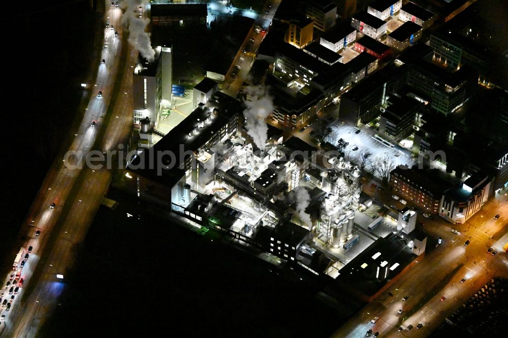 Aerial image at night Hamburg - Night lighting buildings and production halls on the food manufacturer's premises of Ingredion Germany GmbH on street Amsinckstrasse - Gruener Deich in the district Hammerbrook in Hamburg, Germany