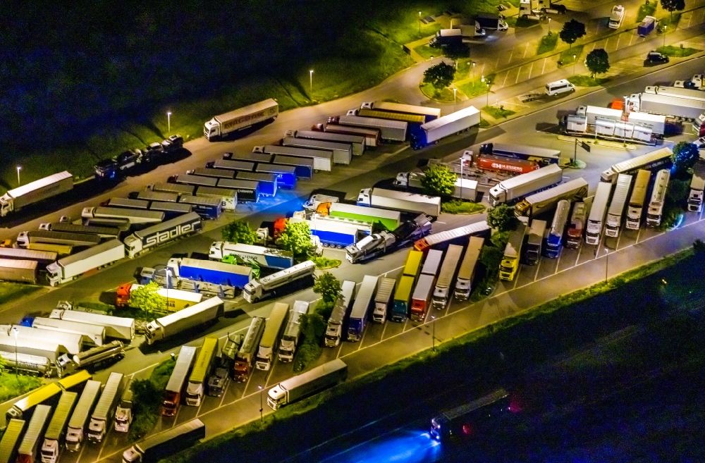 Gelsenkirchen at night from above - Night lighting lorries - parking spaces at the highway rest stop and parking of the BAB A2 Rasthof Resser Mark in Gelsenkirchen in the state North Rhine-Westphalia