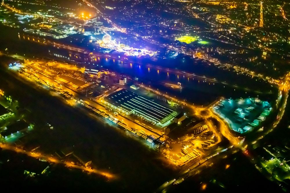 Herne at night from the bird perspective: Night lighting lorries and Truck storage areas and free-standing storage of Mueller a?? Die lila Logistik GmbH & Co. KG Am Westhafen in Herne in the state North Rhine-Westphalia, Germany