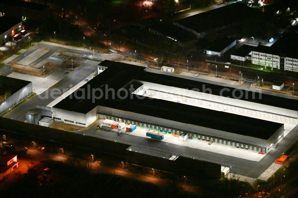 Aerial photograph at night Potsdam - Night lighting building complex on the site of the GLS logistics center on Drewitzer Strasse - Handelshof - Am Buchhorst in the district of Drewitz in Potsdam in the state Brandenburg, Germany