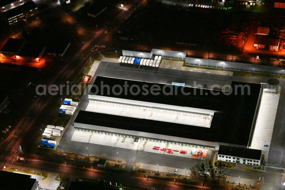 Aerial image at night Potsdam - Night lighting building complex on the site of the GLS logistics center on Drewitzer Strasse - Handelshof - Am Buchhorst in the district of Drewitz in Potsdam in the state Brandenburg, Germany
