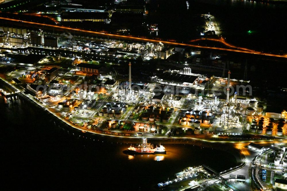 Aerial photograph at night Hamburg - Night lighting mineral oil - tank on Oelhafen in the district Wilhelmsburg in Hamburg, Germany