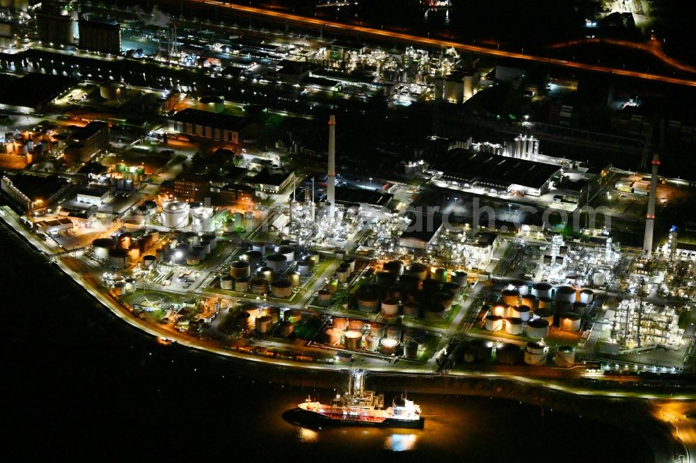 Aerial image at night Hamburg - Night lighting mineral oil - tank on Oelhafen in the district Wilhelmsburg in Hamburg, Germany