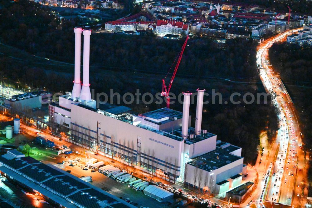 Aerial photograph at night München - Night lighting power plants of the Suedheizkraftwerk at Schaeftlarnstrasse in Munich Sendling in the state of Bavaria