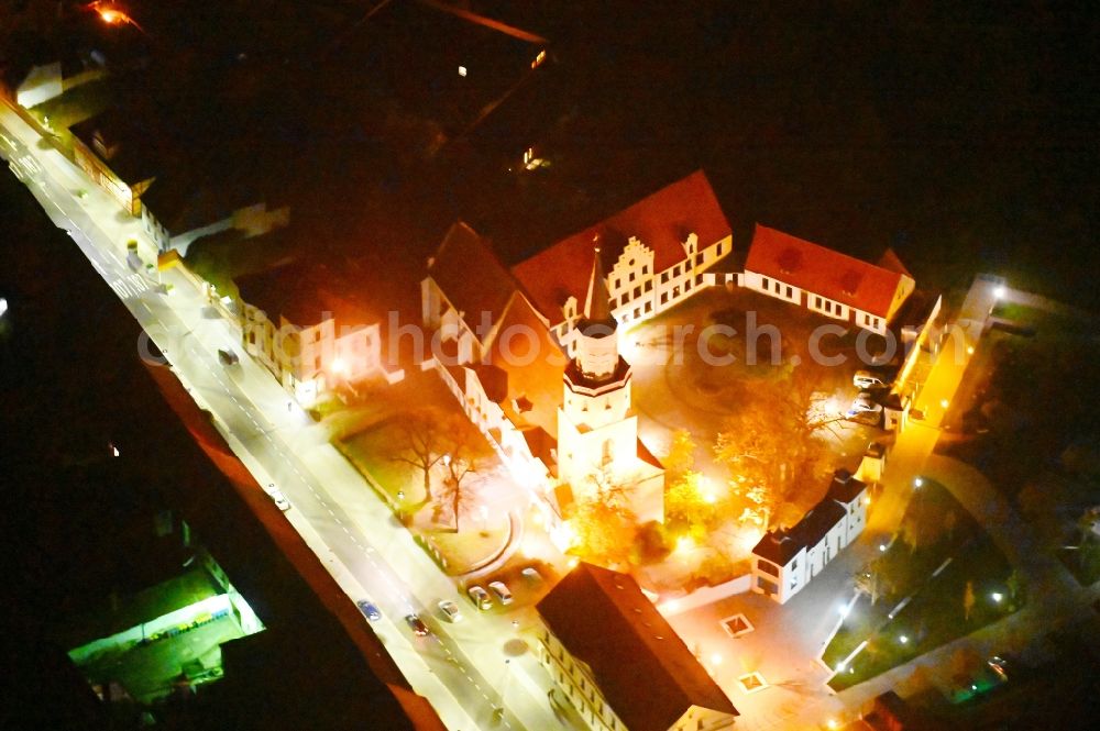 Aerial image at night Coswig (Anhalt) - Night lighting museum building ensemble Klosterhof in Coswig (Anhalt) in the state Saxony-Anhalt, Germany