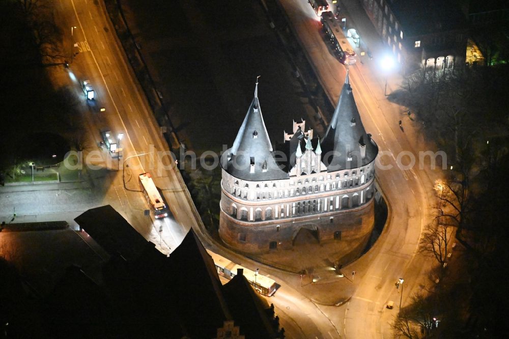 Aerial photograph at night Lübeck - Night lighting museum building complex Museum Holsten on Holstentor place in Luebeck in Schleswig-Holstein