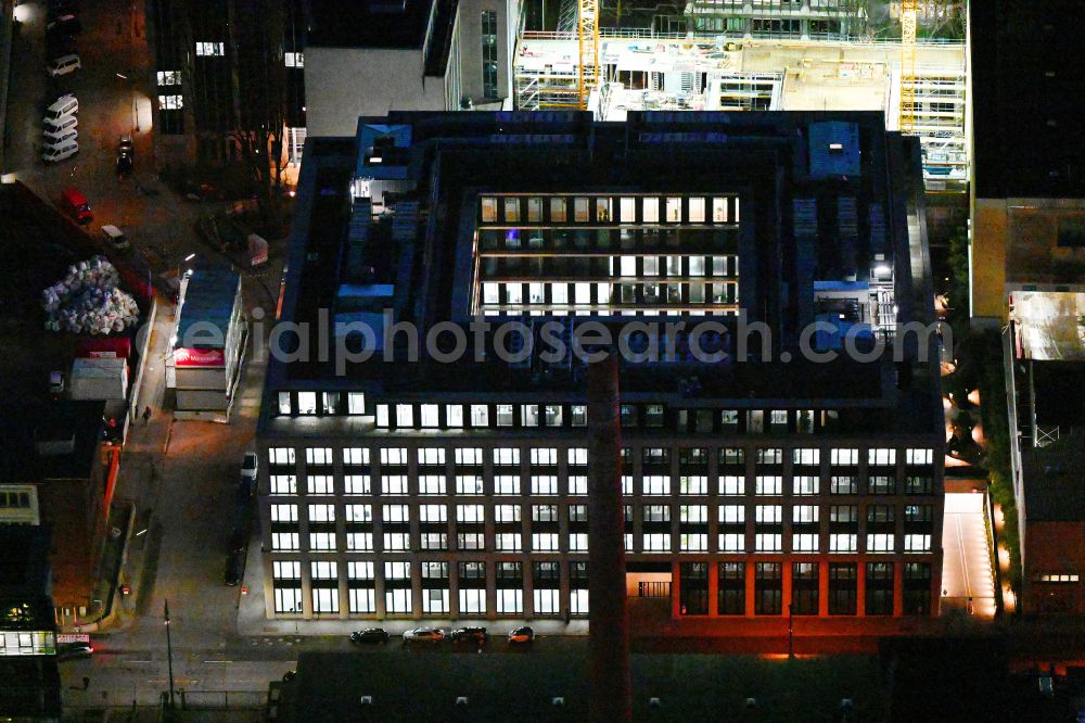 Aerial image at night München - Night lighting construction site to build a new office and commercial building KARL Muenchen on Karlstrasse - Denisstrasse in the district Maxvorstadt in Munich in the state Bavaria, Germany
