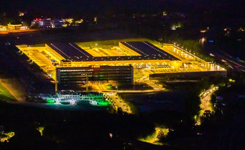 Aerial photograph at night Bochum - Night lighting new building complex of DHL parcel and logistics center in the development area MARK 51A7 in Bochum at Ruhrgebiet in the state North Rhine-Westphalia, Germany