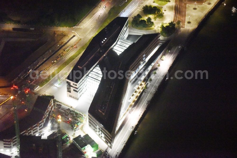 Aerial image at night Hamburg - Night lighting View of building lot of the new Hafen city University in Hamburg