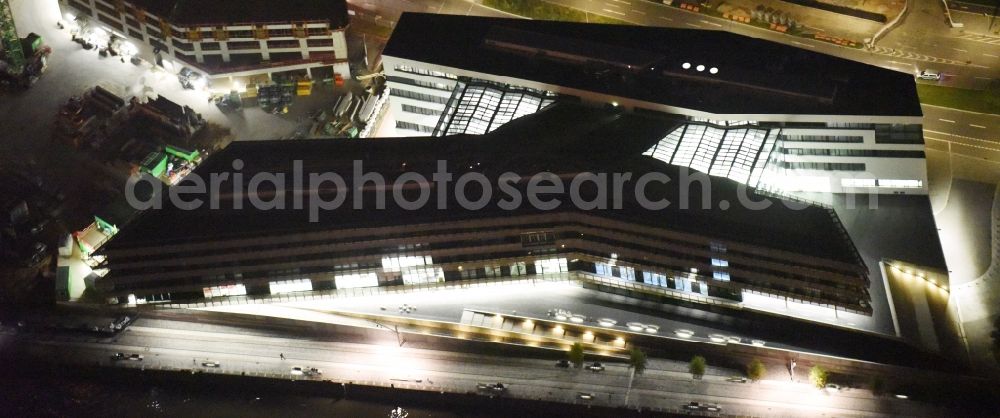 Hamburg at night from the bird perspective: Night lighting View of building lot of the new Hafen city University in Hamburg