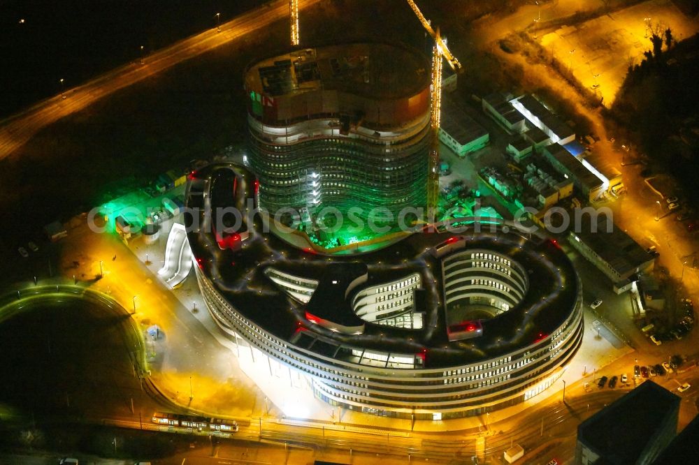 Aerial image at night Düsseldorf - Night lighting construction site for the new building trivago-Zentrale on Kesselstrasse in the district Medienhafen in Duesseldorf in the state North Rhine-Westphalia