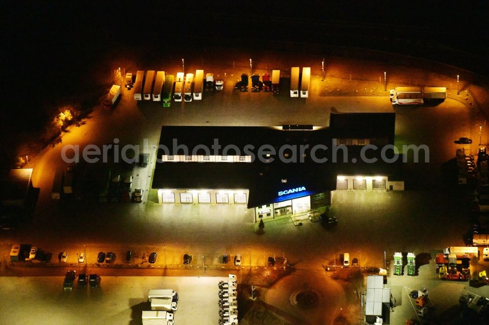 Aerial photograph at night Ludwigsfelde - Night lighting commercial Vehicle and Special Vehicle trade on Kastanienweg in Ludwigsfelde in the state Brandenburg, Germany