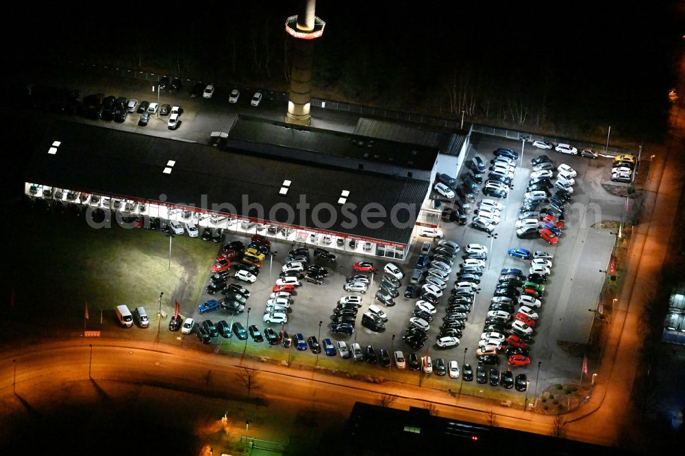 Schwerin at night from the bird perspective: Night lighting Parking and storage space for automobiles in Schwerin in the state Mecklenburg - Western Pomerania