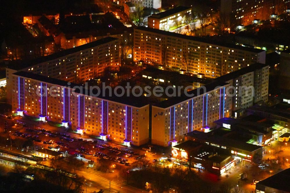 Aerial photograph at night Berlin - Night lighting skyscrapers in the residential area of industrially manufactured settlement Otto-Schmirgal-Strasse - Sewanstrasse - Am Tierpark in the district Friedrichsfelde in Berlin, Germany