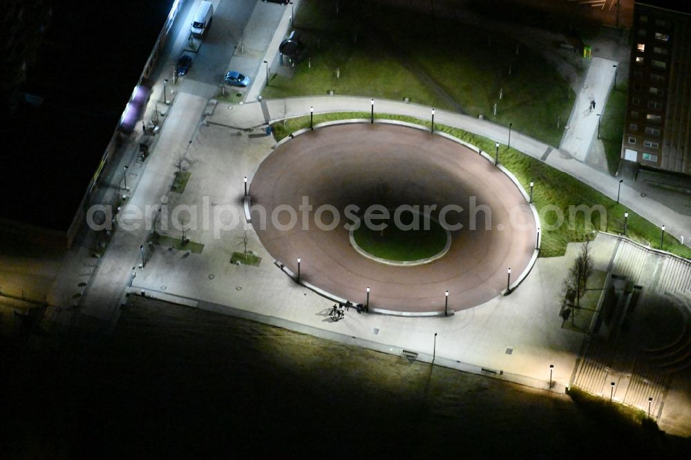 Schwerin at night from the bird perspective: Night lighting ensemble space an place of Berliner Platz with a park in the inner city center in the district Zippendorf in Schwerin in the state Mecklenburg - Western Pomerania, Germany