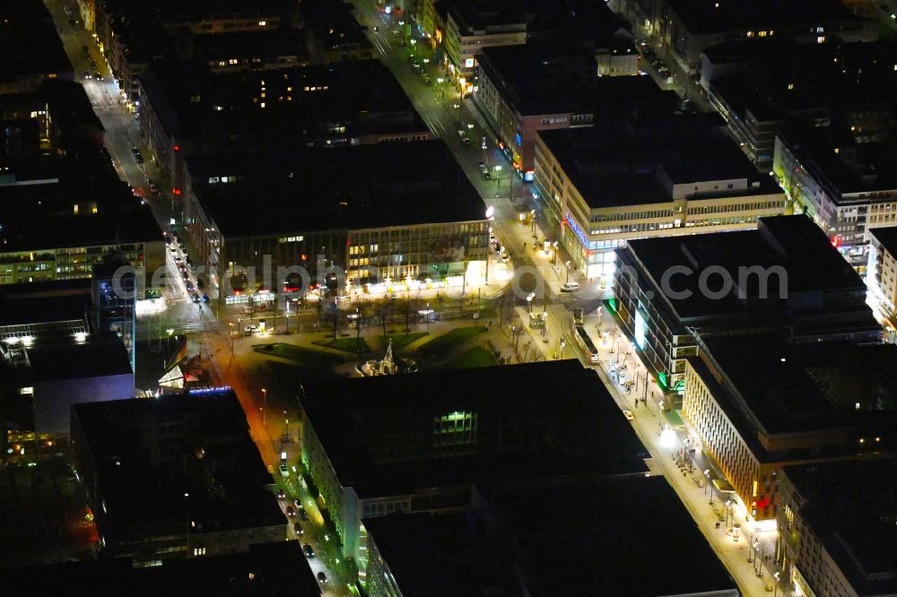 Aerial image at night Mannheim - Night lighting ensemble space Paradeplatz in the inner city center in the district Quadrate in Mannheim in the state Baden-Wurttemberg, Germany