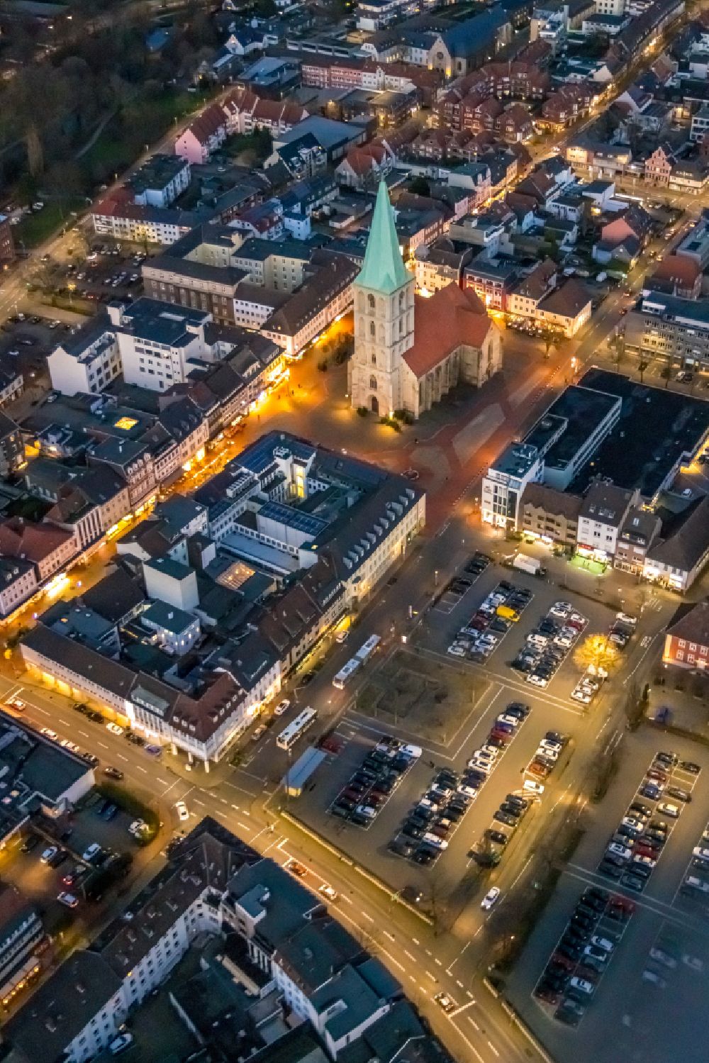 Aerial image at night Hamm - Night lighting ensemble space an place Santa-Monica-Platz in the inner city center on street Koenigstrasse in Hamm at Ruhrgebiet in the state North Rhine-Westphalia, Germany