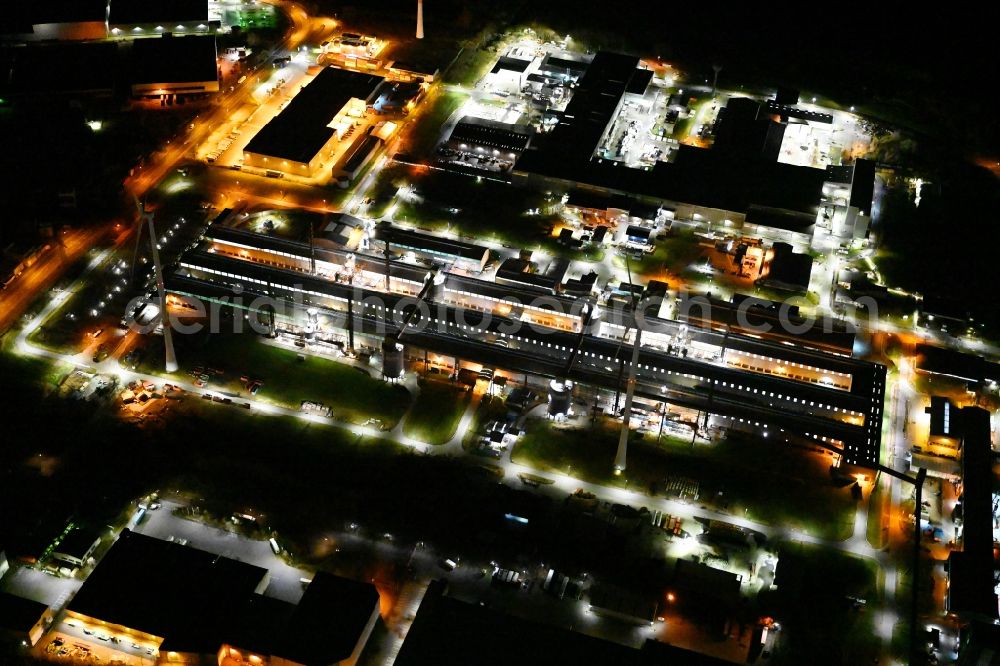 Hamburg at night from above - Night lighting building and production halls on the premises of TRIMET Aluminium SE on Aluminiumstrasse in the district Altenwerder in Hamburg, Germany